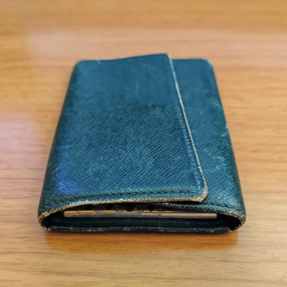 Louis Vuitton Taiga Key Holder/Wallet #1097💥PRICE DROP💥